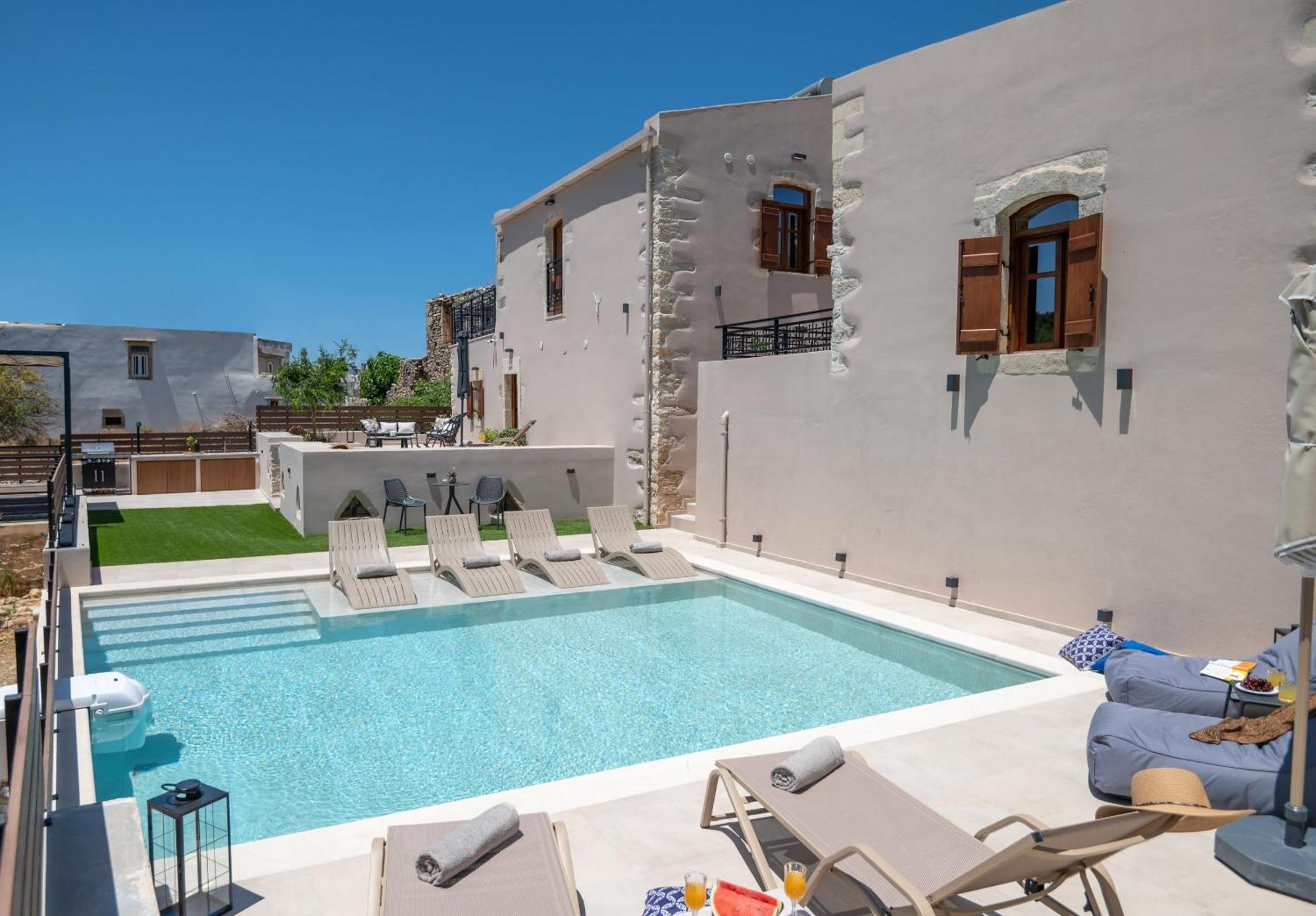 Pavlina , A Hidden Gem With Heated Pool And Ping Pong! Perama (Crete)